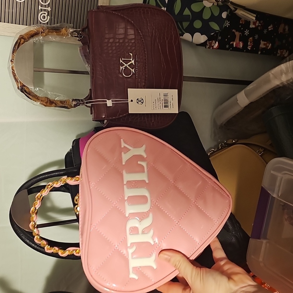 NWOT CUTE TRULY VEGAN LEATHER BAG - Picture 4 of 5